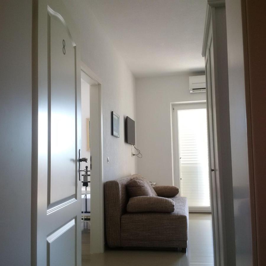 Apartments Lucija Brela Esterno foto