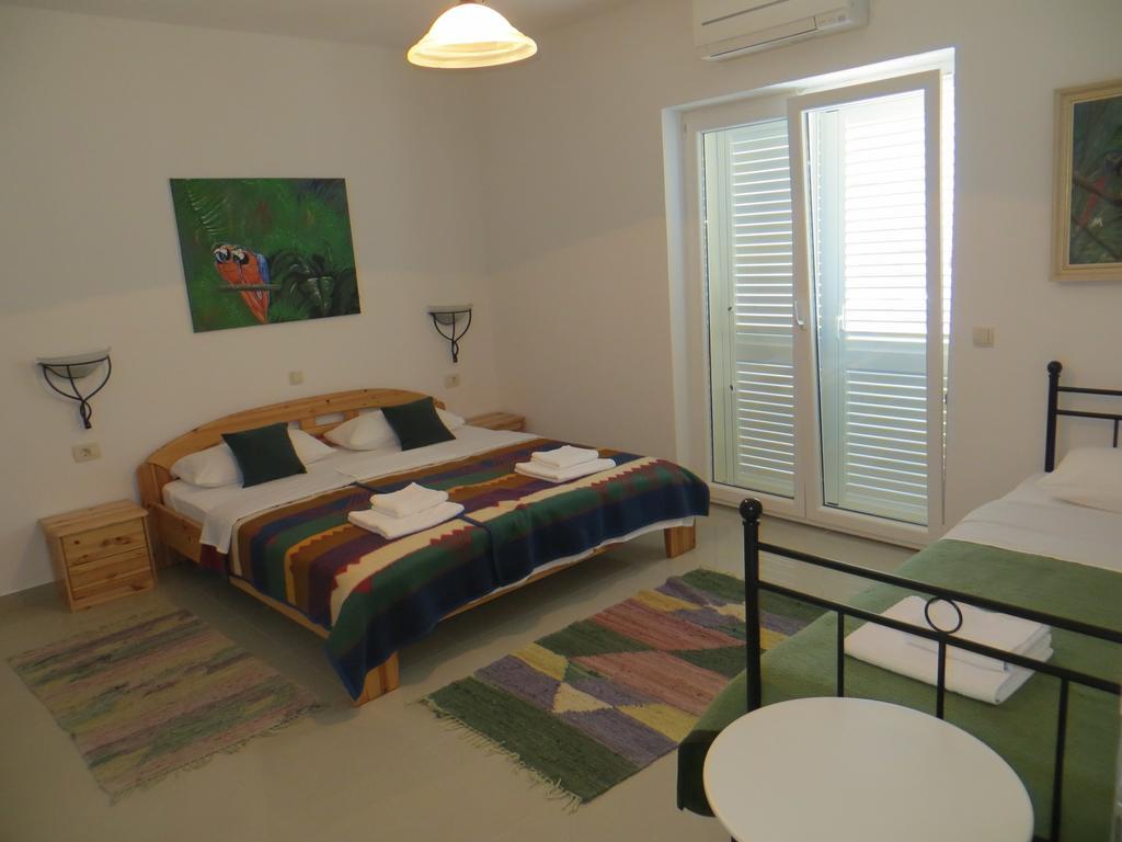 Apartments Lucija Brela Esterno foto