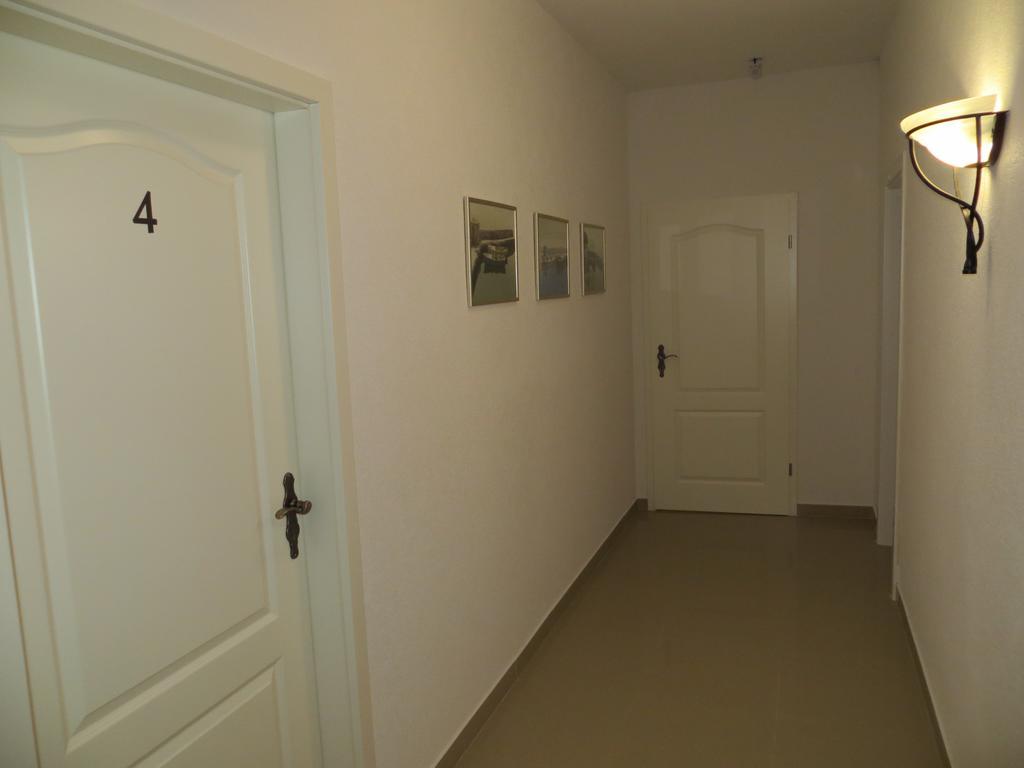 Apartments Lucija Brela Esterno foto