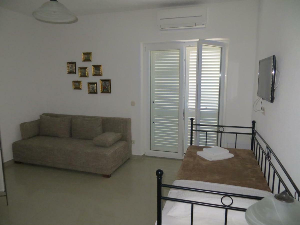 Apartments Lucija Brela Esterno foto